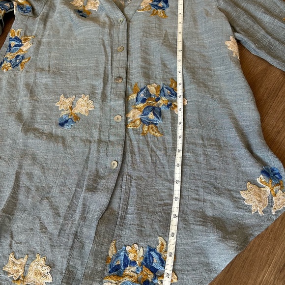 Floral Embroidered Button-Up Tunic - Picture 6 of 8